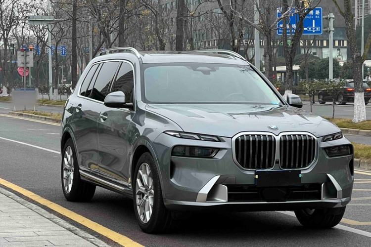 BMW X7 2023 صورة سيارة #4