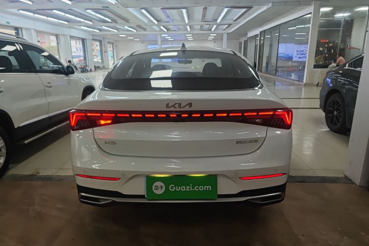 Kia K5 2025 car image #4