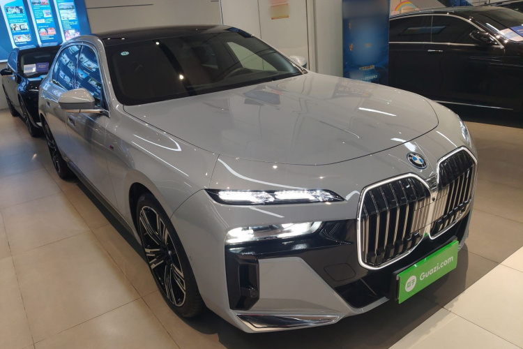 BMW i7 2025 изображение автомобиля #4