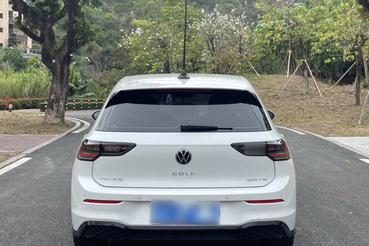 Volkswagen Golf 2024 car image #4