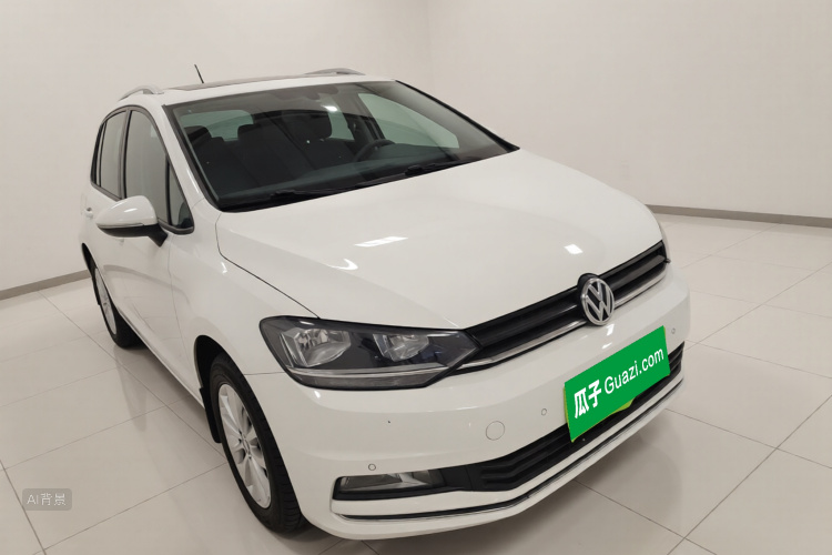 Volkswagen Touran 2018 car image #4