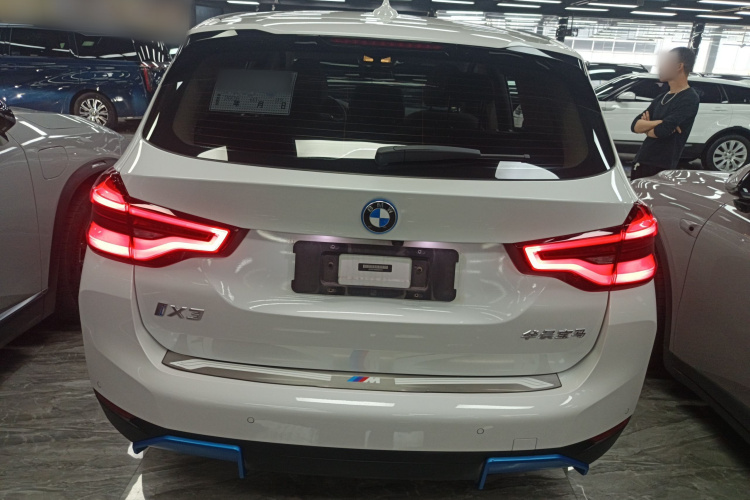 BMW iX3 2021 صورة سيارة #4
