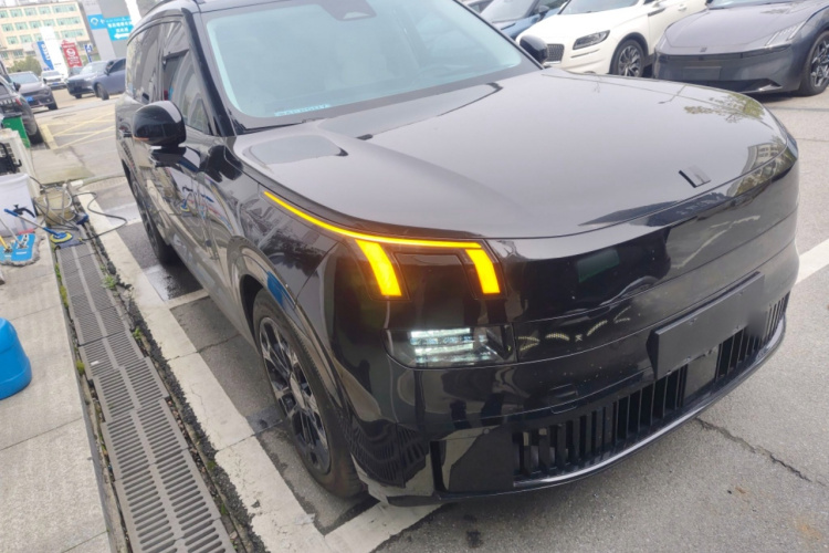 Lynk & Co 900 2025 car image #4