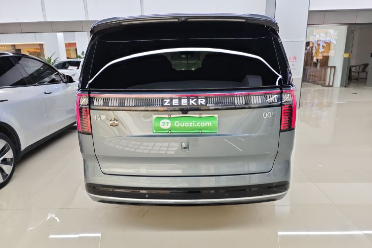 Zeekr 009 2025 car image #4