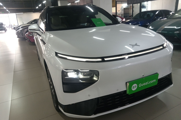 Xpeng G9 2025 car image #4