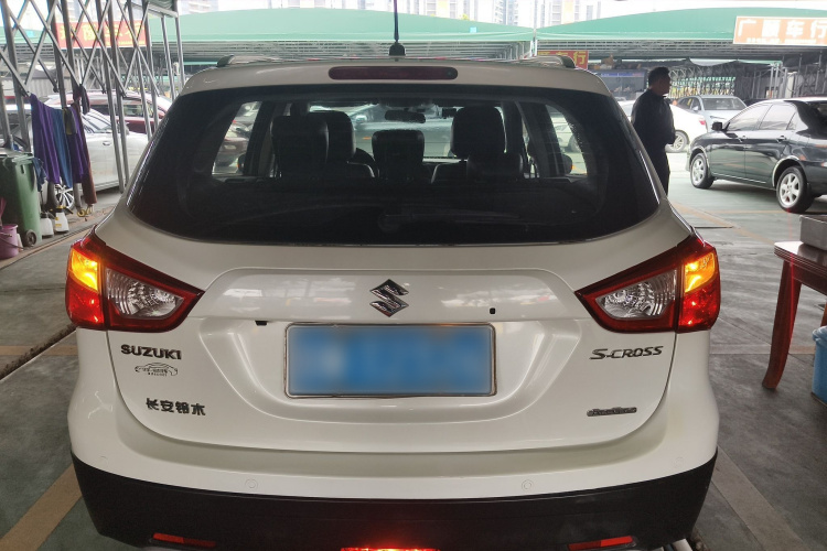 Suzuki S-Cross 2015 صورة سيارة #4