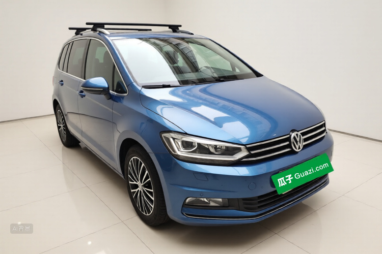 Volkswagen Touran 2018 car image #4
