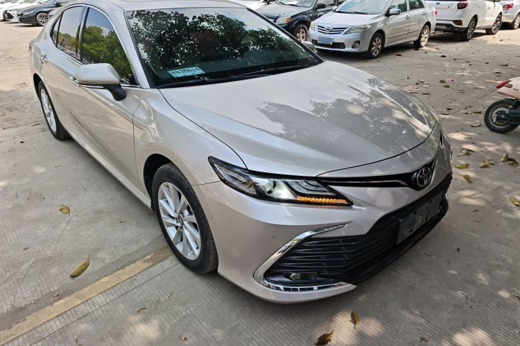 Toyota Camry 2023 immagine di auto #4