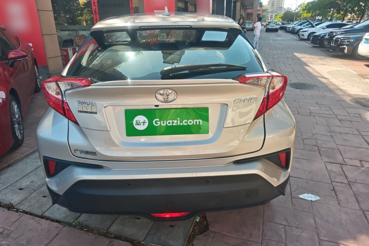 Toyota C-HR 2021 car image #4