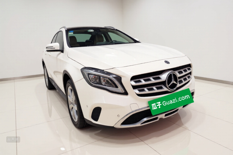 Mercedes-Benz GLA Class 2019 immagine di auto #4