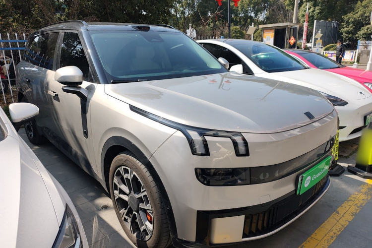 Lynk & Co 900 2025 car image #4