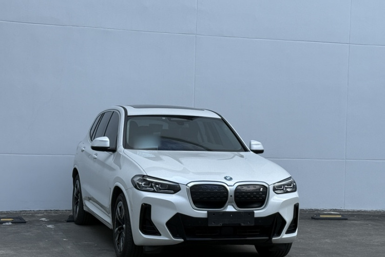 BMW iX3 2023 immagine di auto #4