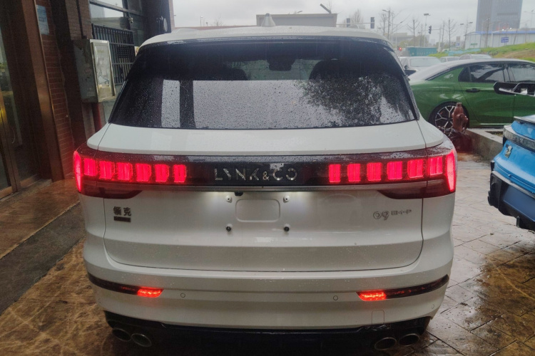 Lynk & Co 09 EM-P 2023 #4 Lynk & Co 09 EM-P 2023 car image #4