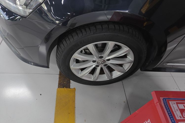 Volkswagen Passat 2018 car image #4