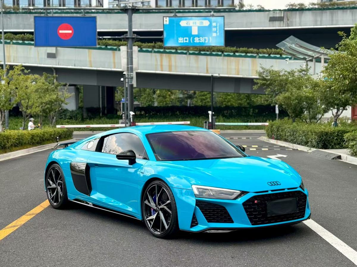 Audi R8 2023 car image #4