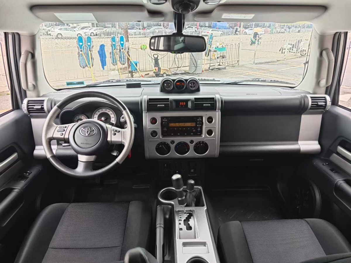 Toyota FJ Cruiser 2018 #4 Toyota FJ Cruiser 2018 car image #4