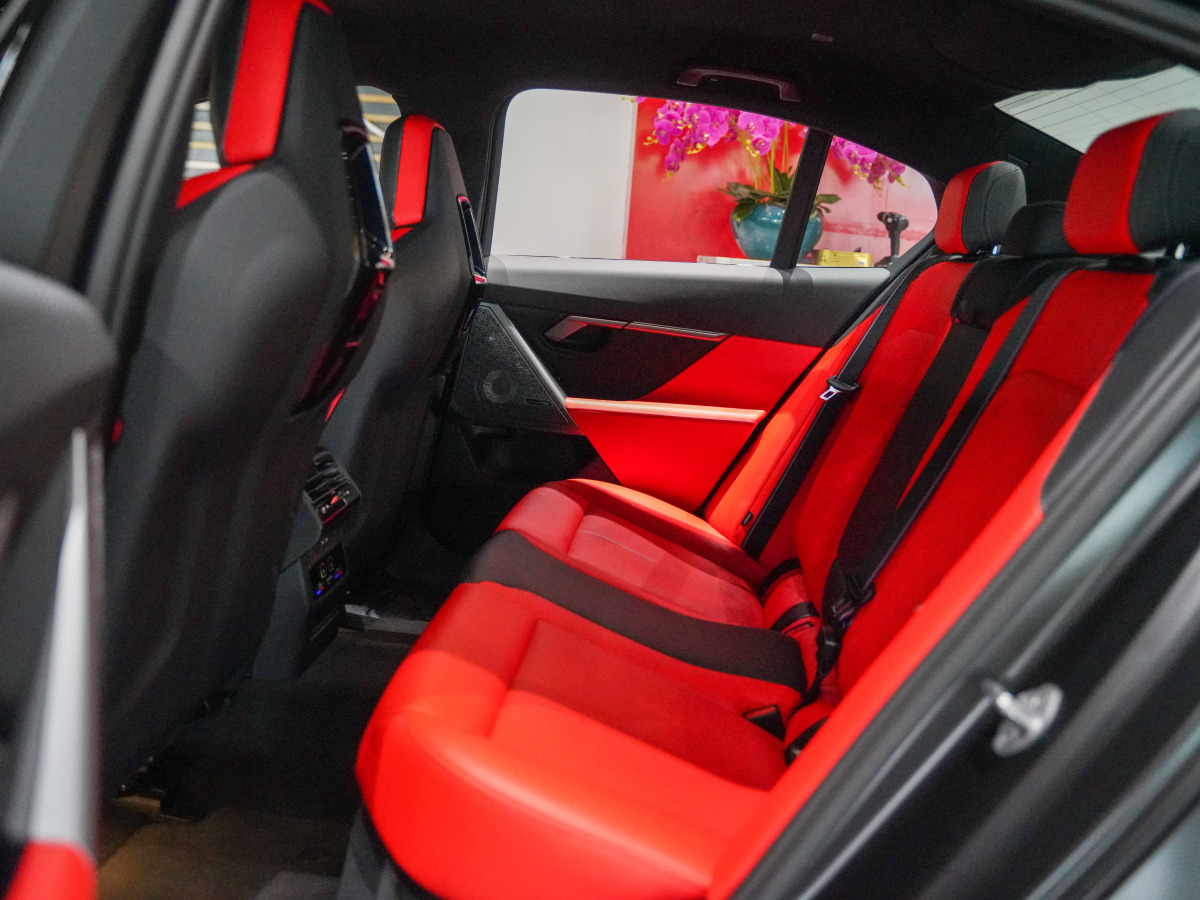 BMW M5 New Energy 2024 immagine di auto #4