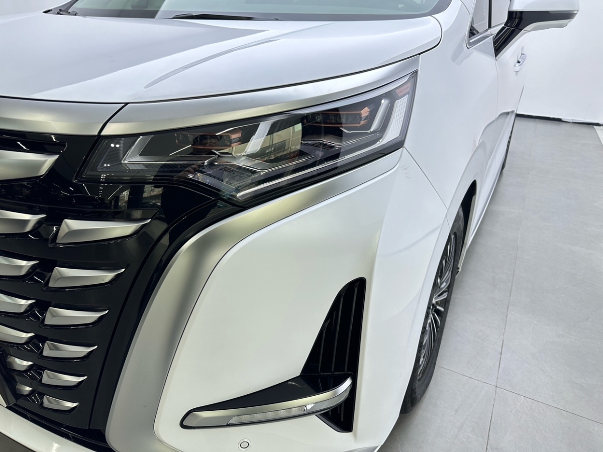 Denza N8L 2024 #4 Denza N8L 2024 car image #4