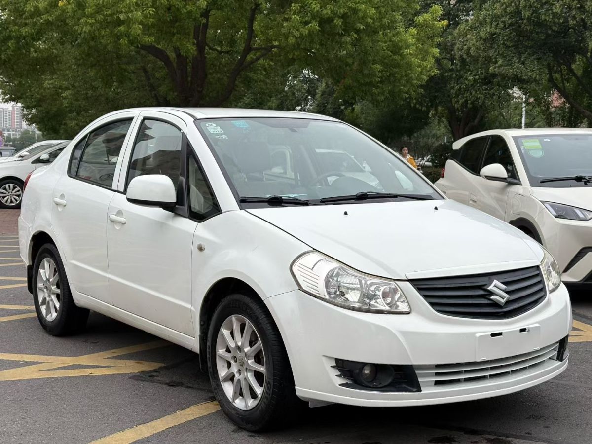 Suzuki SX4 Sedan 2012 imagem de carro #4
