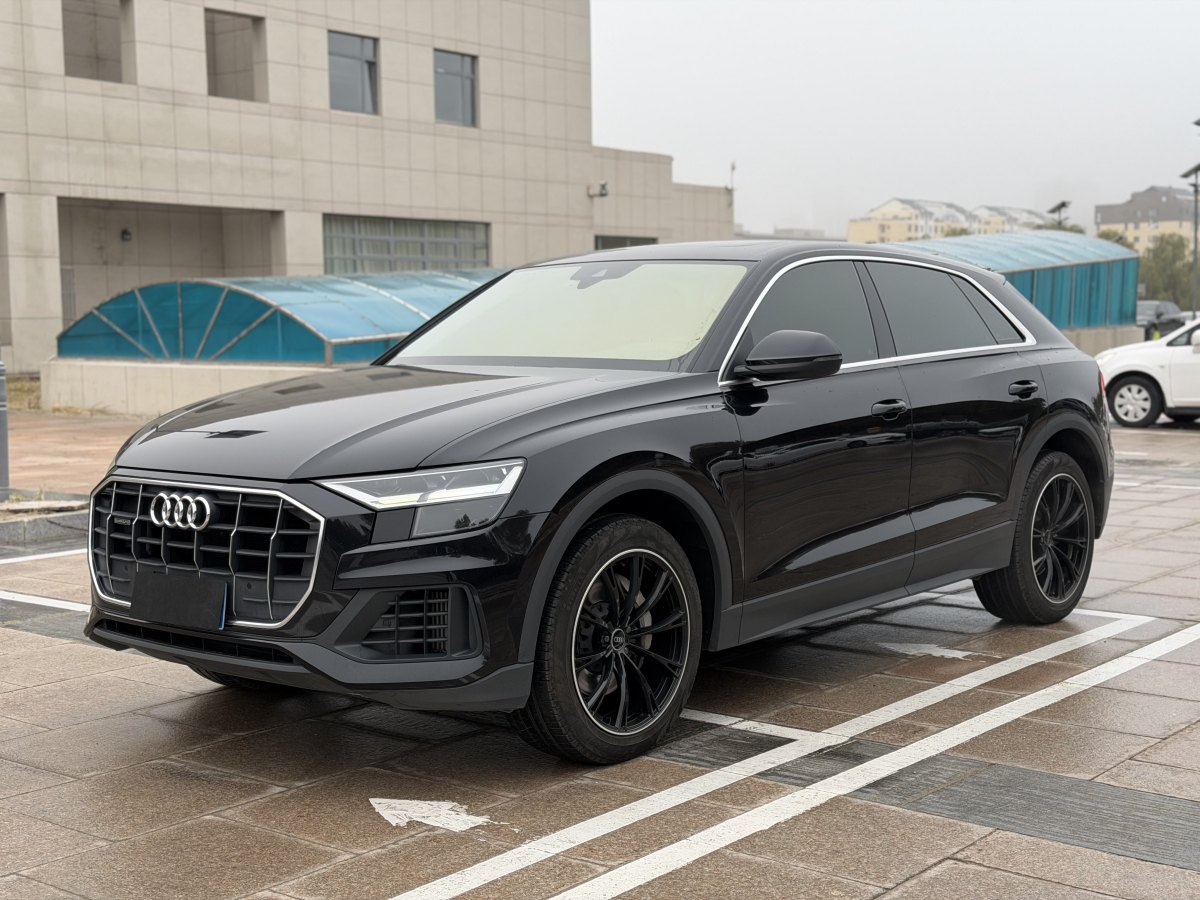 Audi RS Q8 2022 car image #4