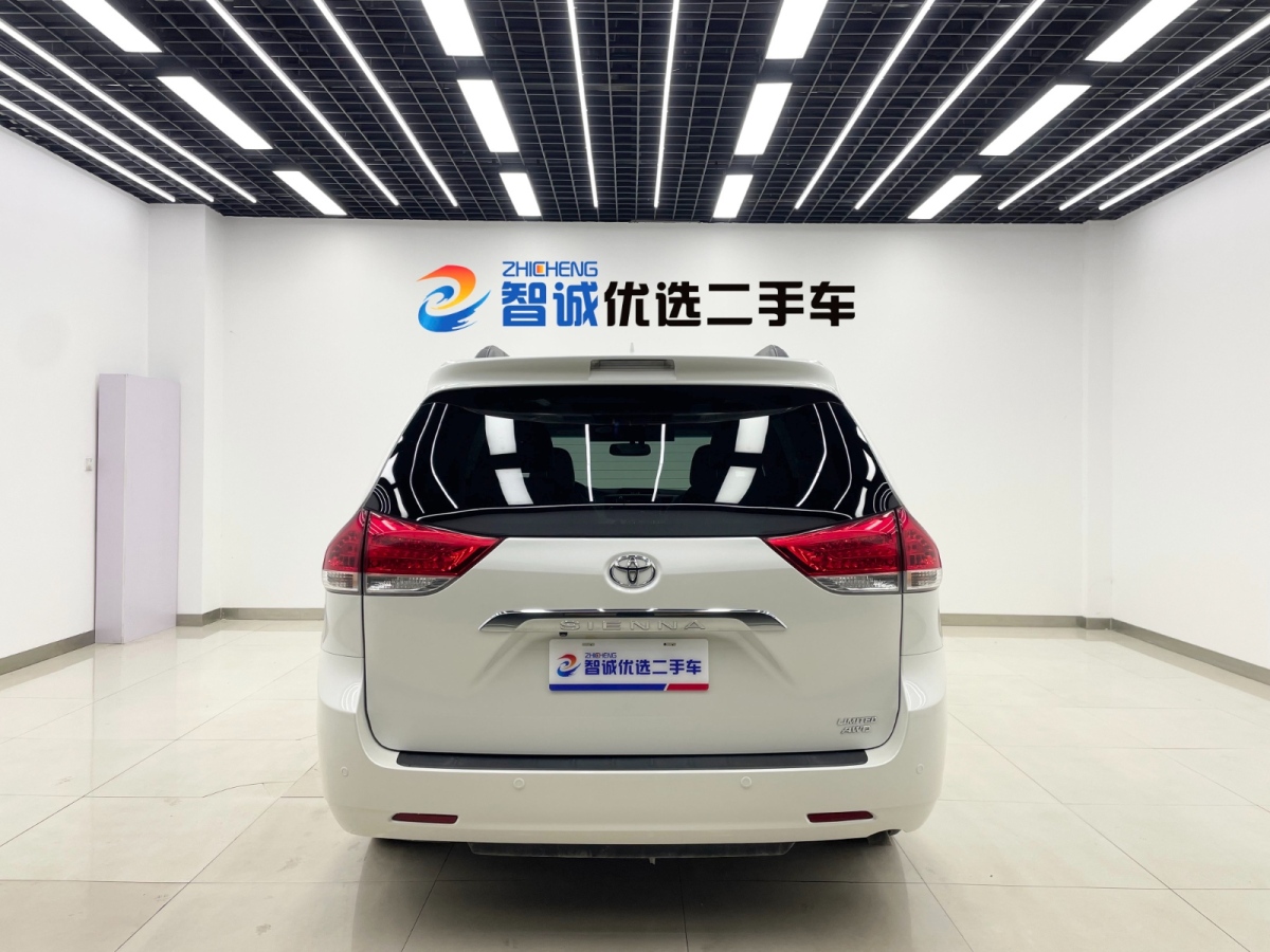 Toyota SIENNA 2010 car image #4