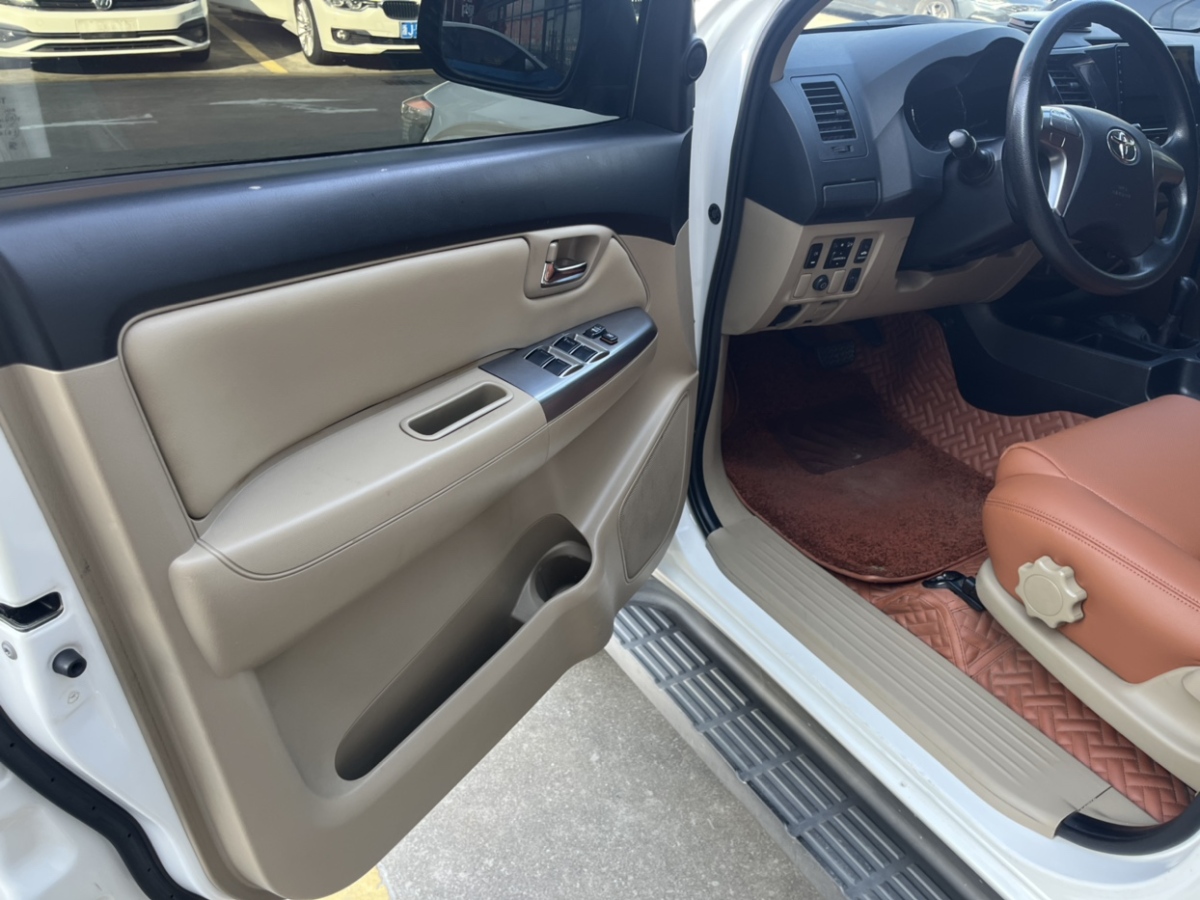 Toyota Fortuner 2016 immagine di auto #4