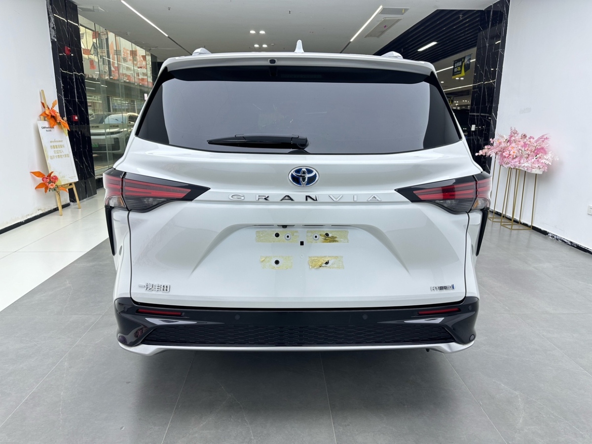 Toyota Granvia 2023 #4 Toyota Granvia 2023 immagine di auto #4