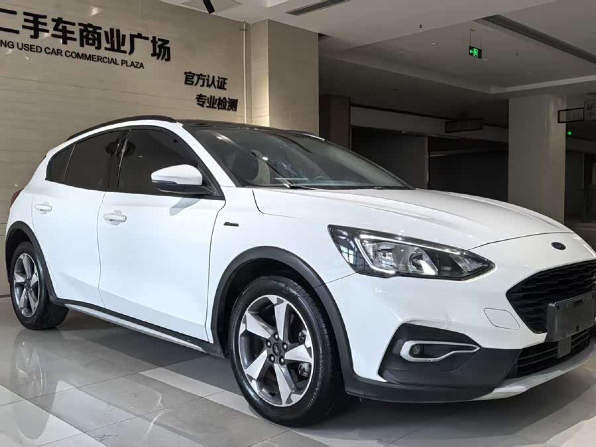 Ford Focus Active 2020 car image #4