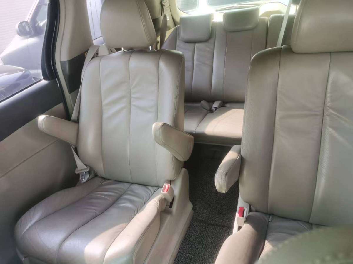 Toyota Previa 2011 car image #4