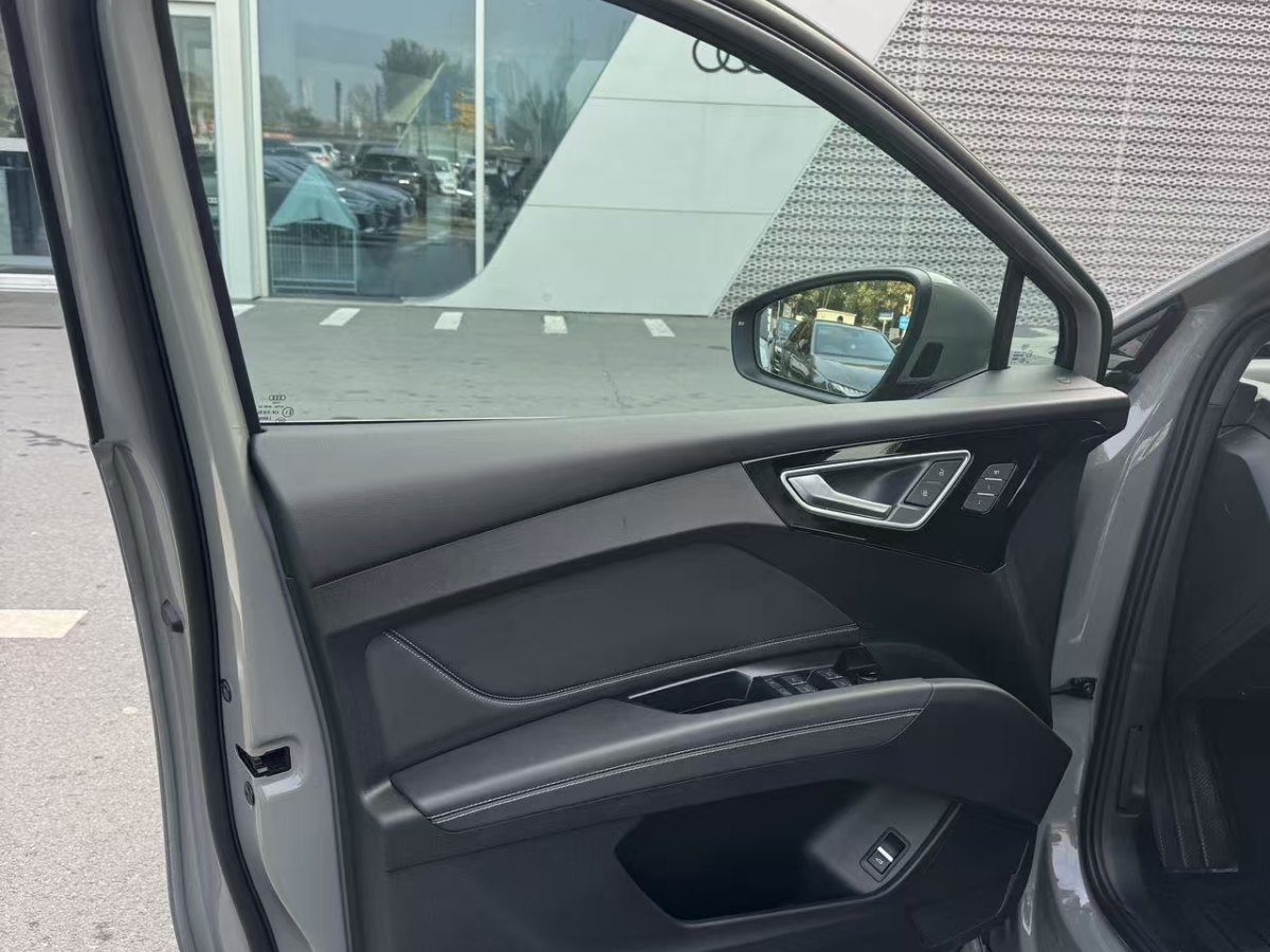 Audi Q4 e-tron 2024 #4 Audi Q4 e-tron 2024 imagen de coche #4