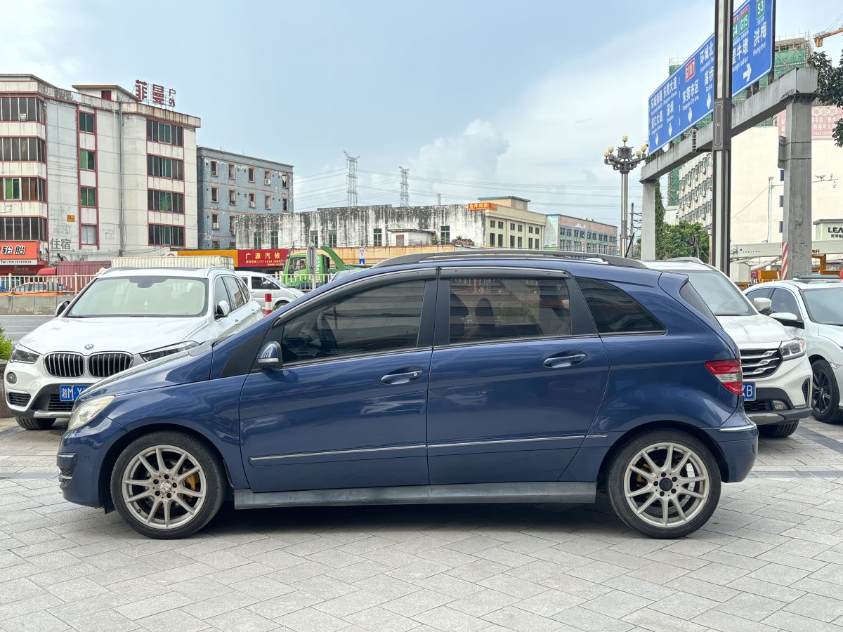 Mercedes-Benz B Class 2010 car image #4