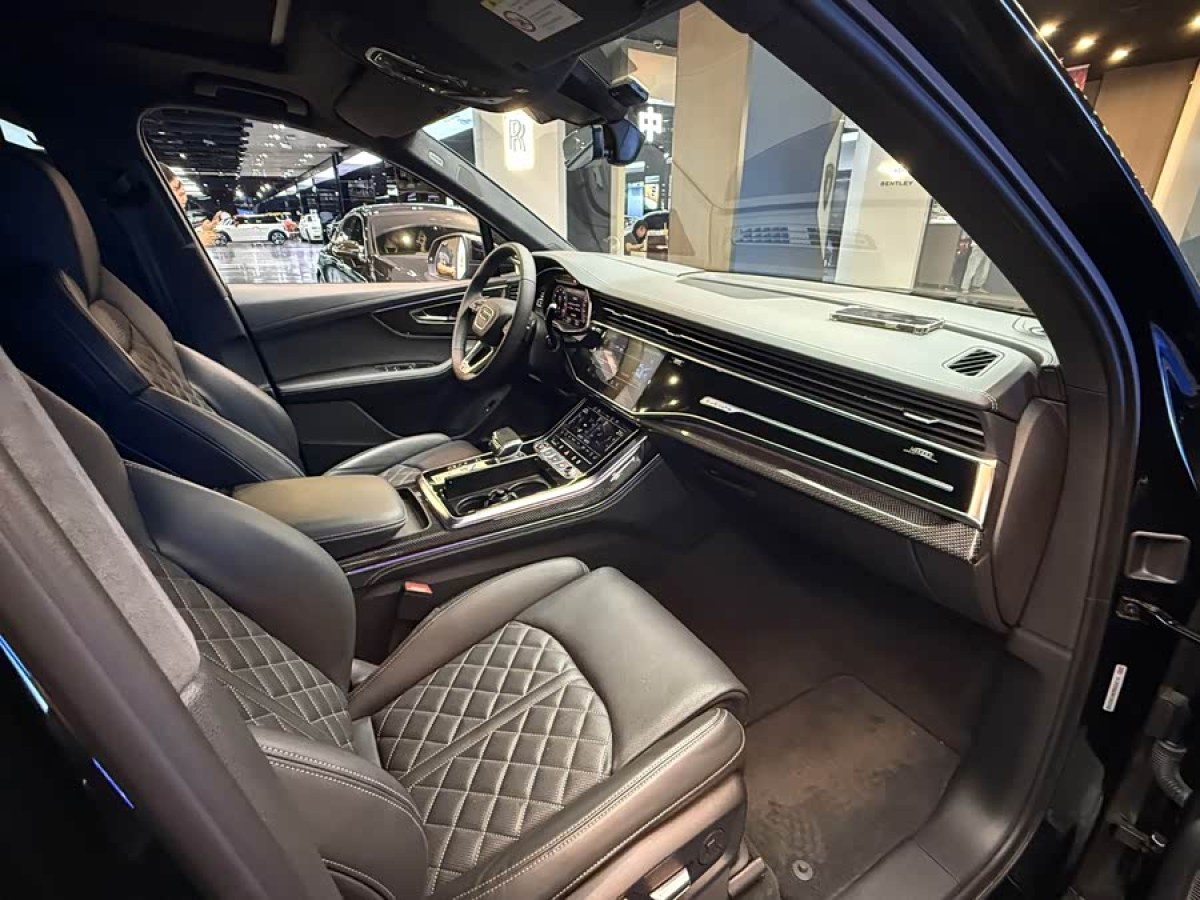 Audi SQ7 2025 car image #4