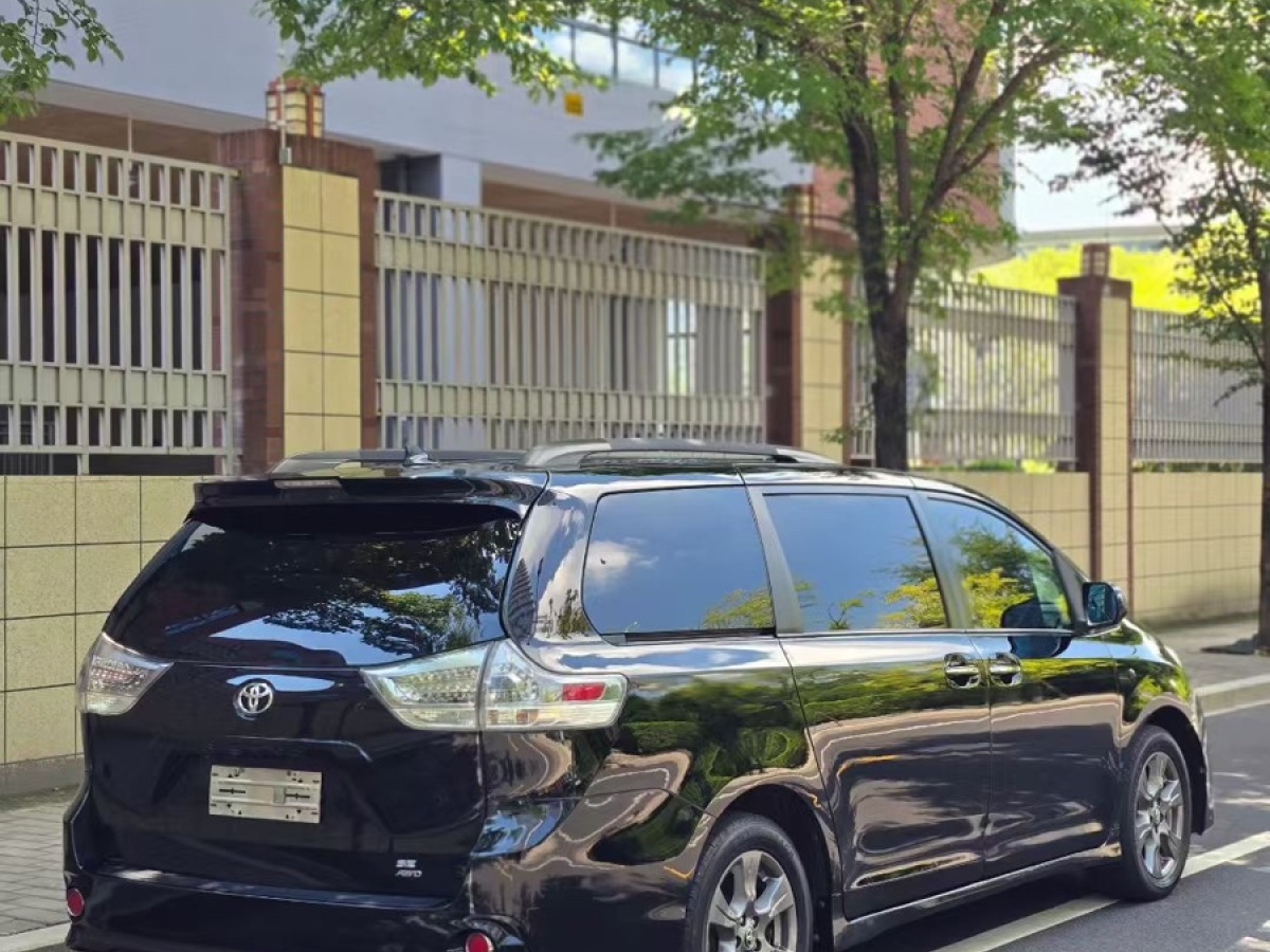 Toyota SIENNA 2019 car image #4