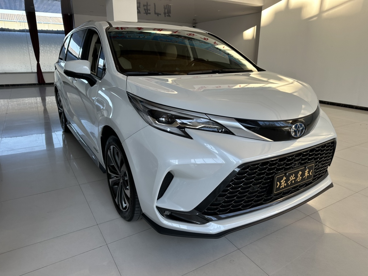 Toyota Granvia 2024 car image #4