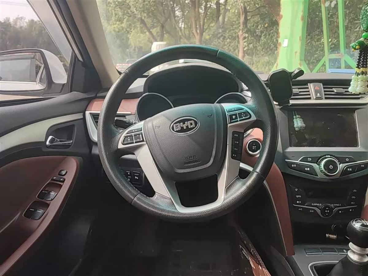 BYD G5 2015 #4 BYD G5 2015 car image #4