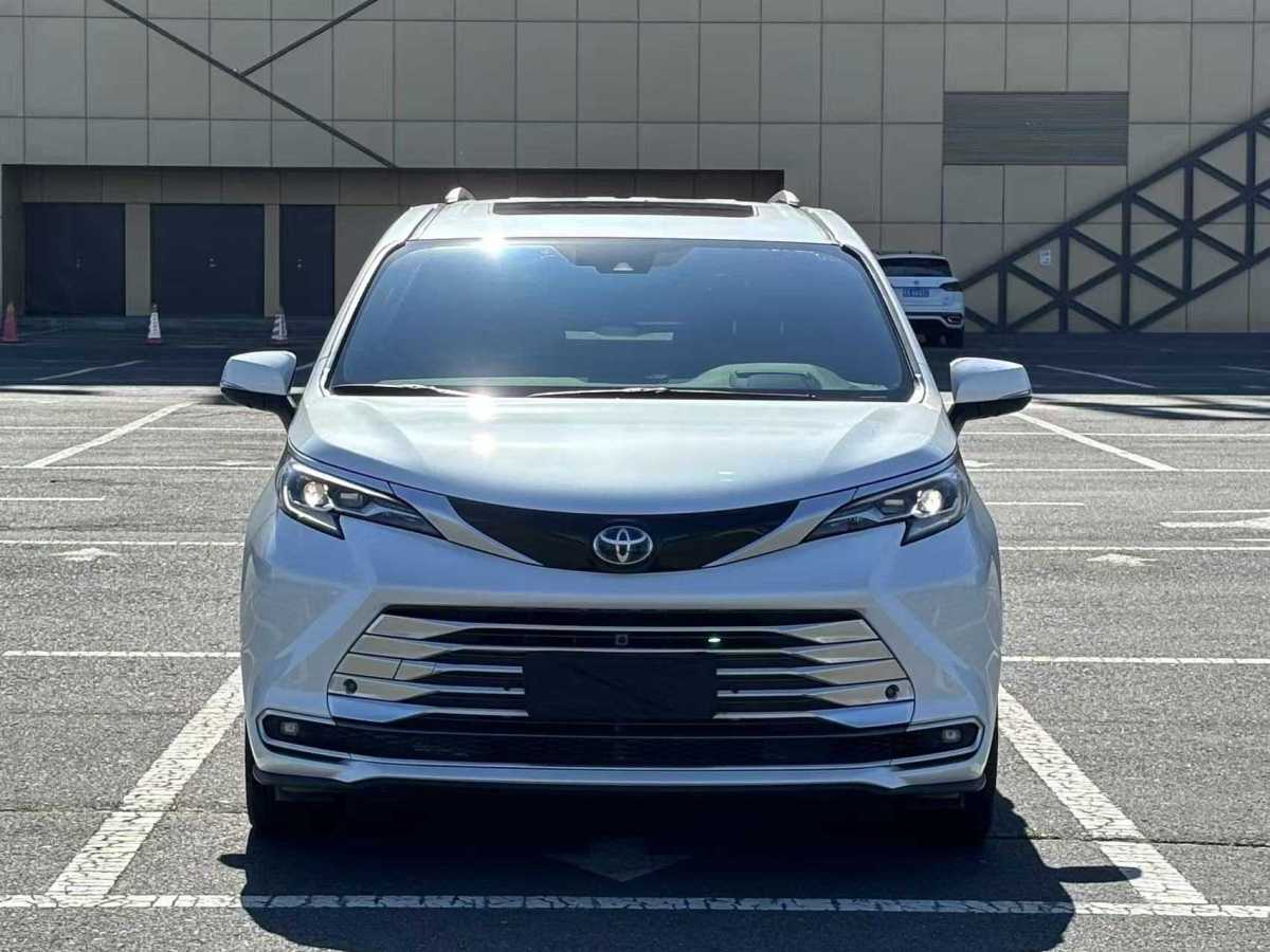 Toyota Sienna 2023 image de voiture #4