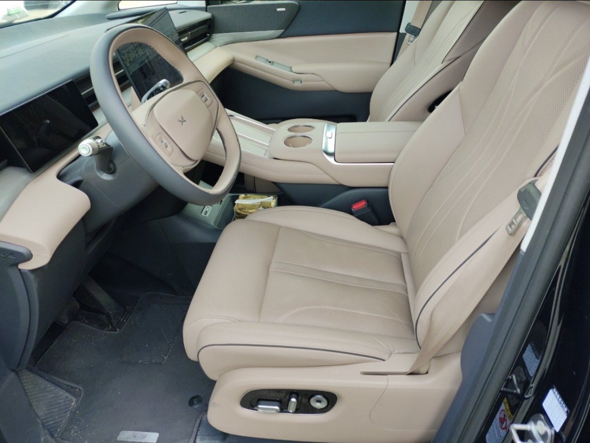 Xpeng X9 2025 صورة سيارة #4