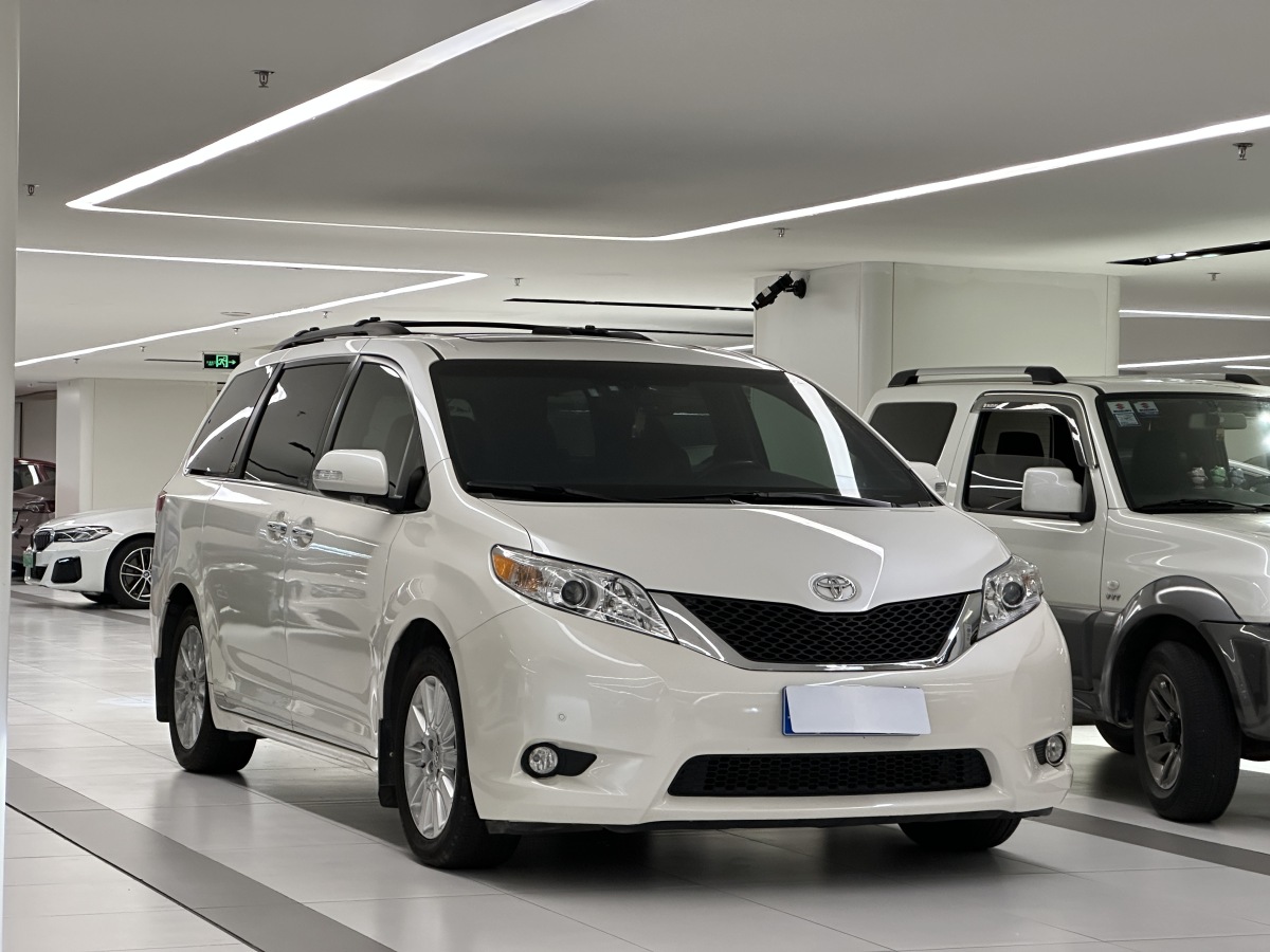 Toyota SIENNA 2014 car image #4