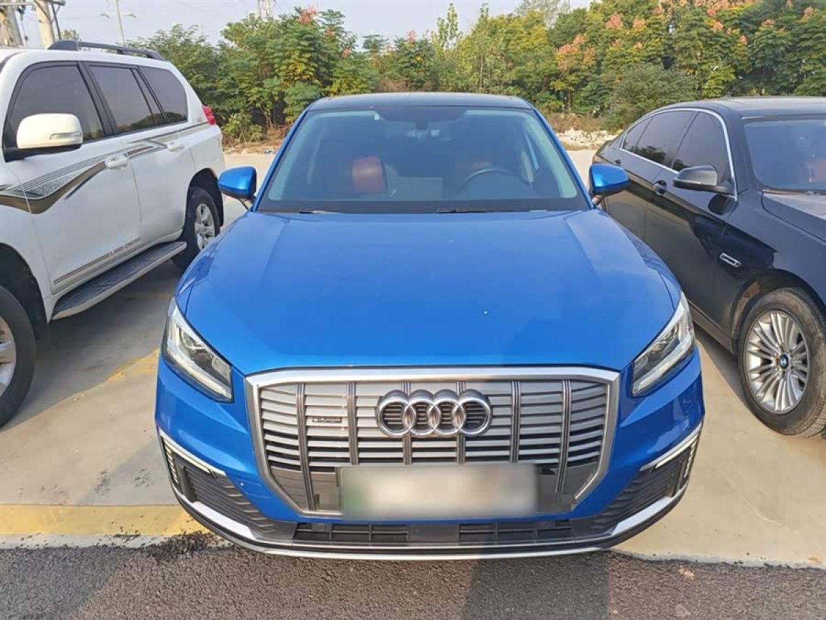 Audi Q2L e-tron 2020 صورة سيارة #4