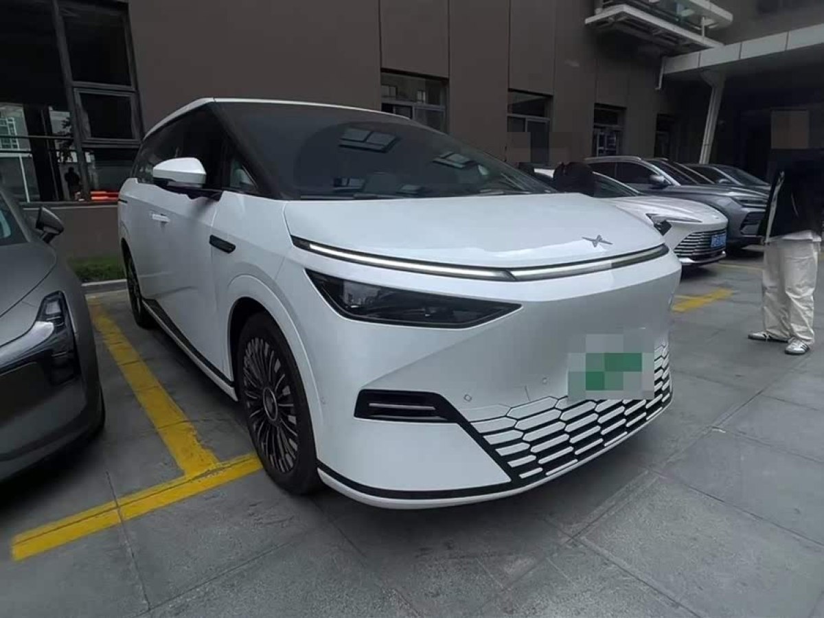 Xpeng X9 2025 immagine di auto #4