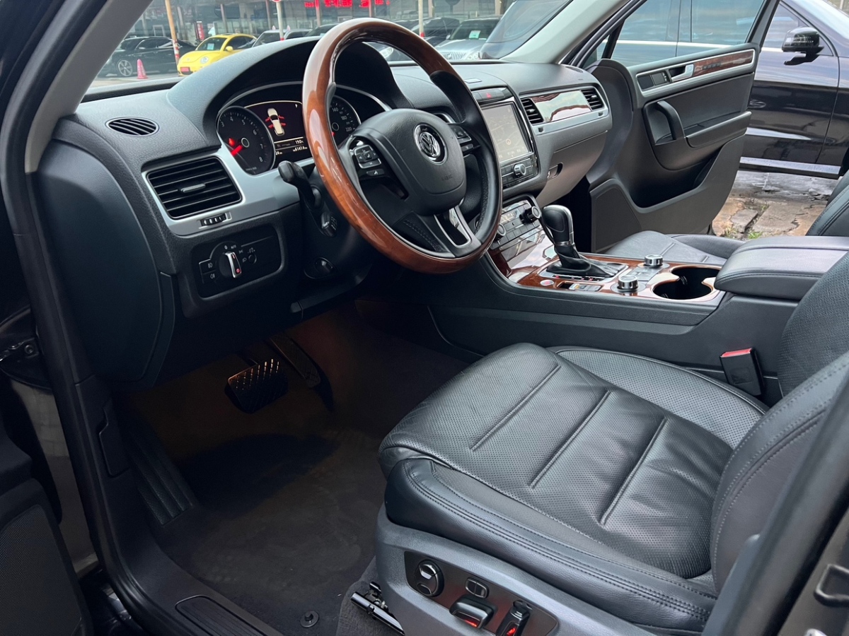 Volkswagen Touareg 2014 car image #4