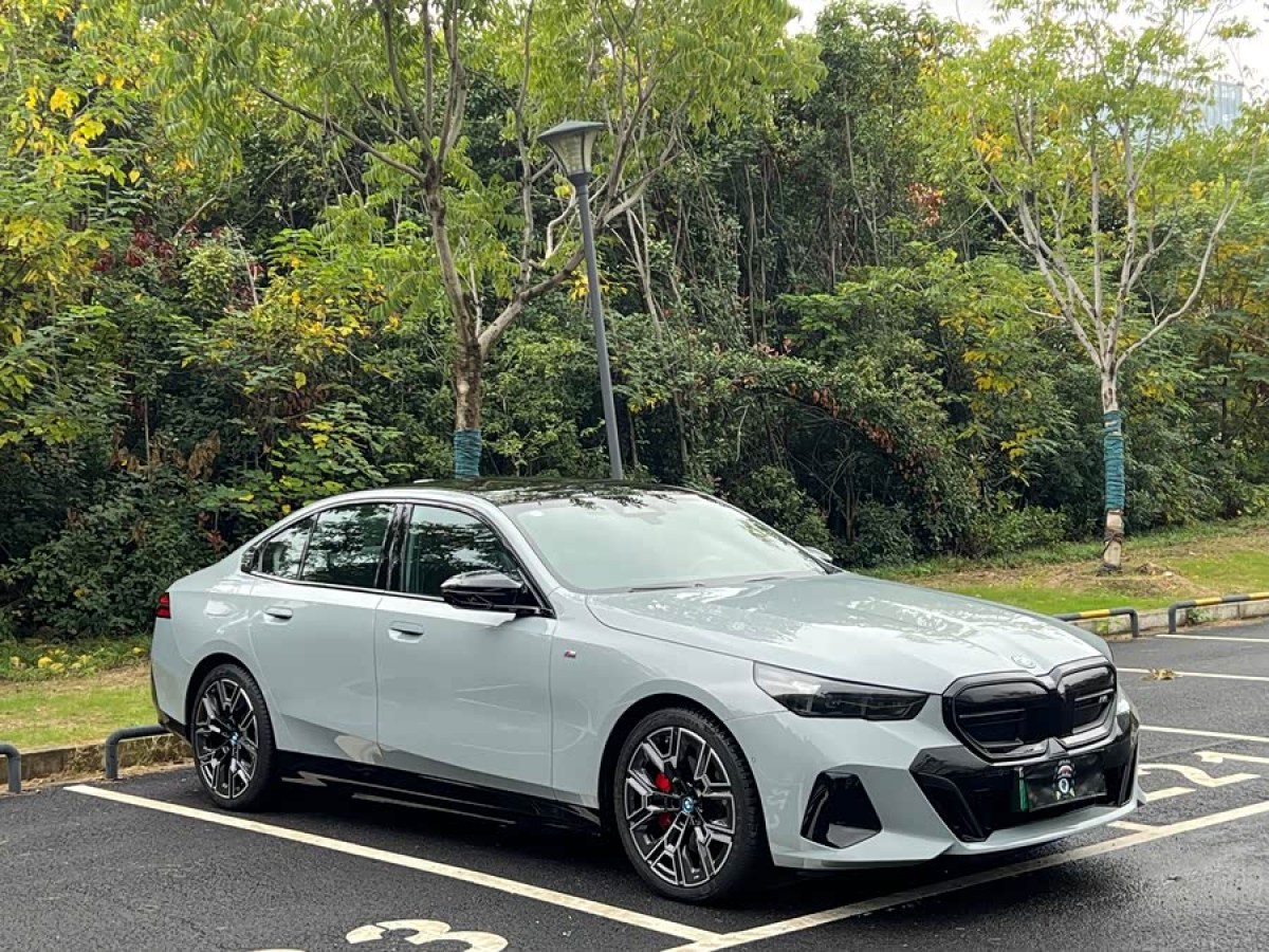 BMW i5 M60 2025 car image #4