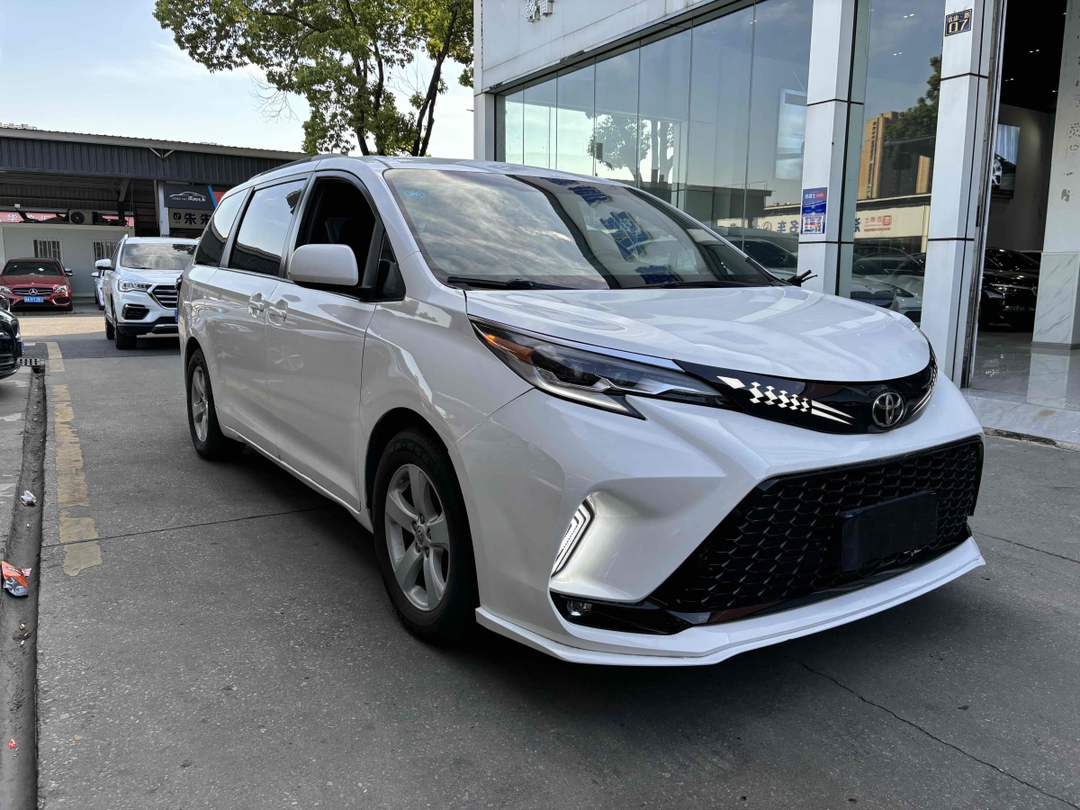 Toyota SIENNA 2015 car image #4