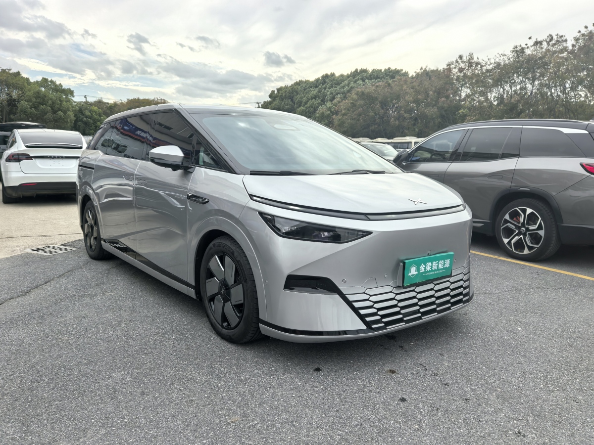 Xpeng X9 2024 immagine di auto #4