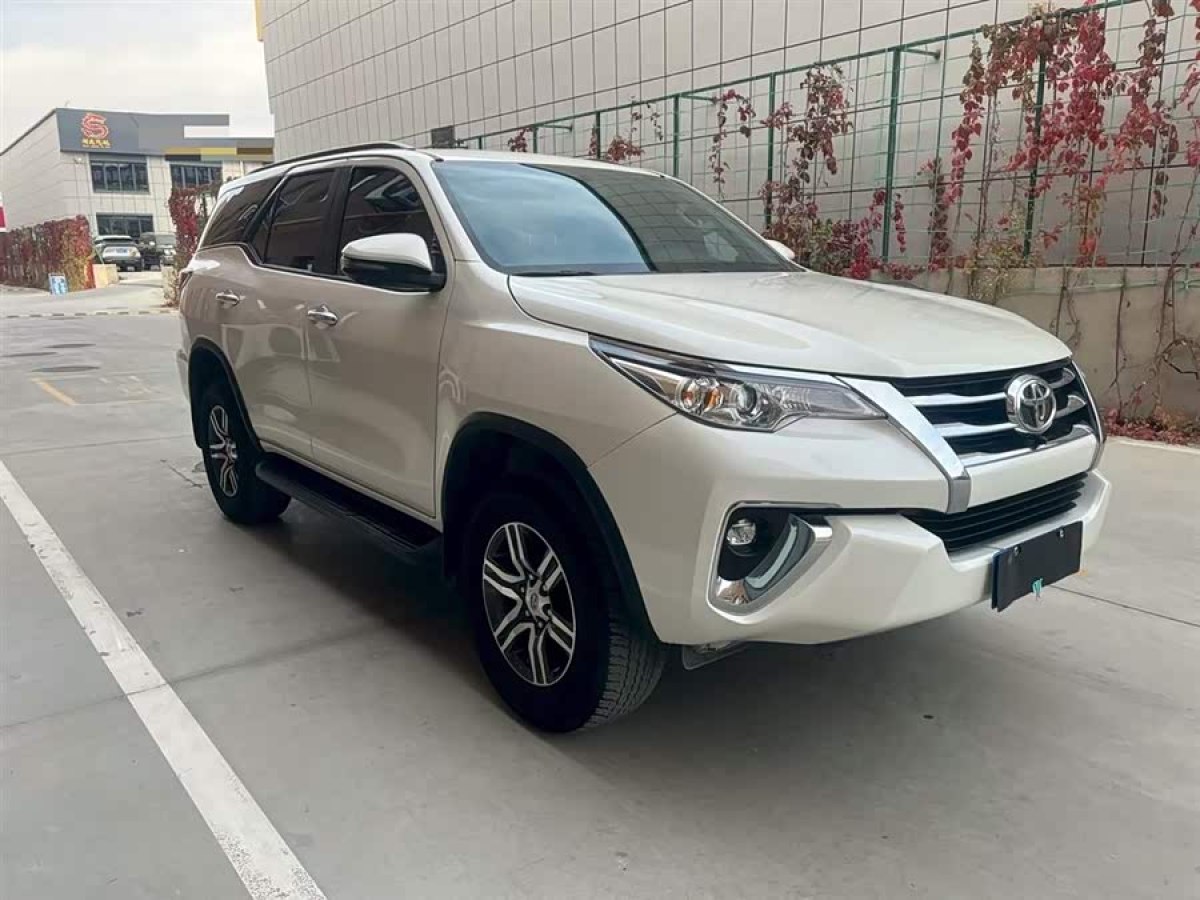 Toyota Fortuner 2018 immagine di auto #4