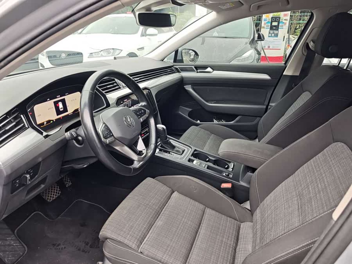 Volkswagen Passat Variant 2022 immagine di auto #4