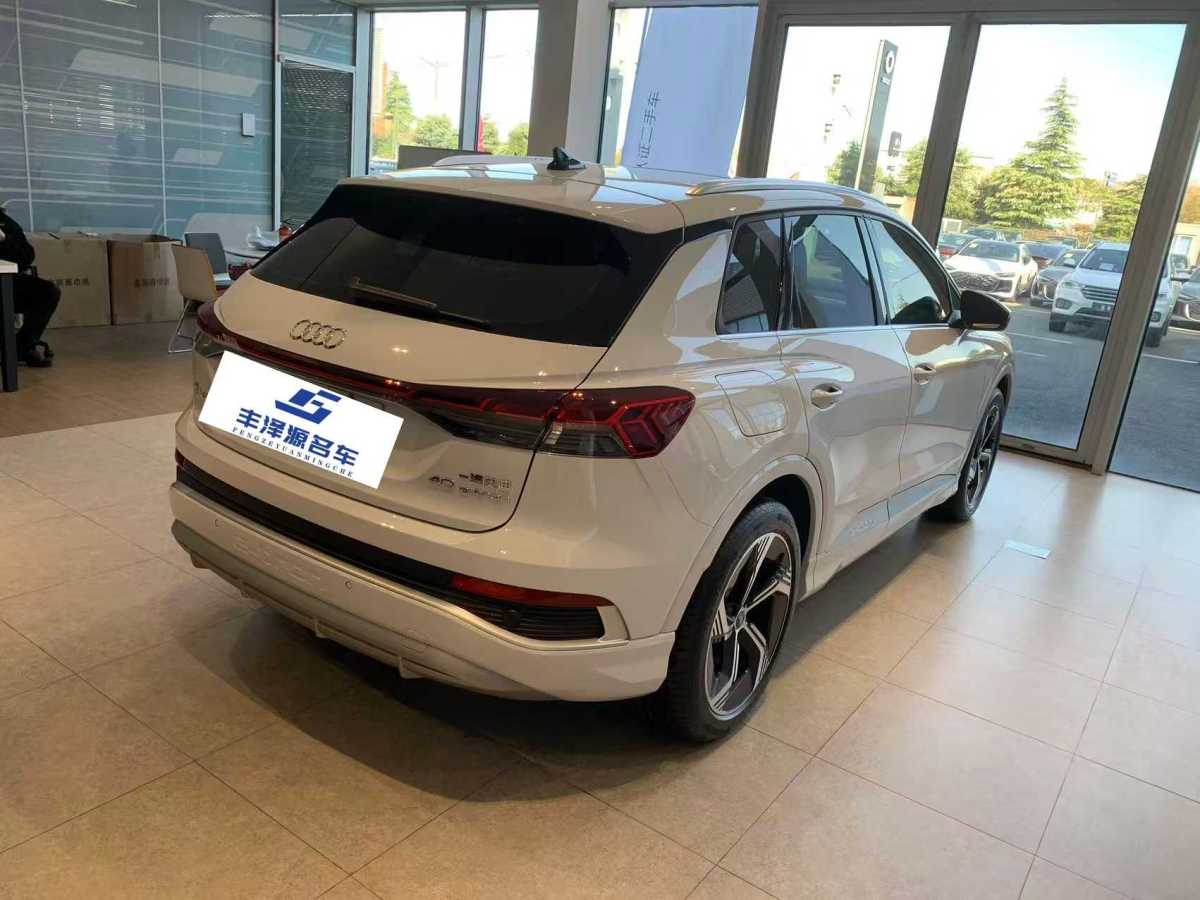 Audi Q4 e-tron 2025 #4 Audi Q4 e-tron 2025 صورة سيارة #4