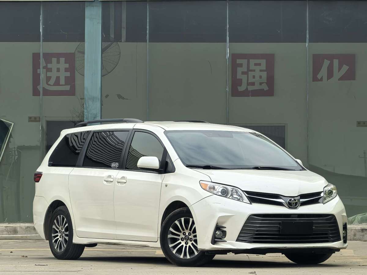 Toyota SIENNA 2019 صورة سيارة #4