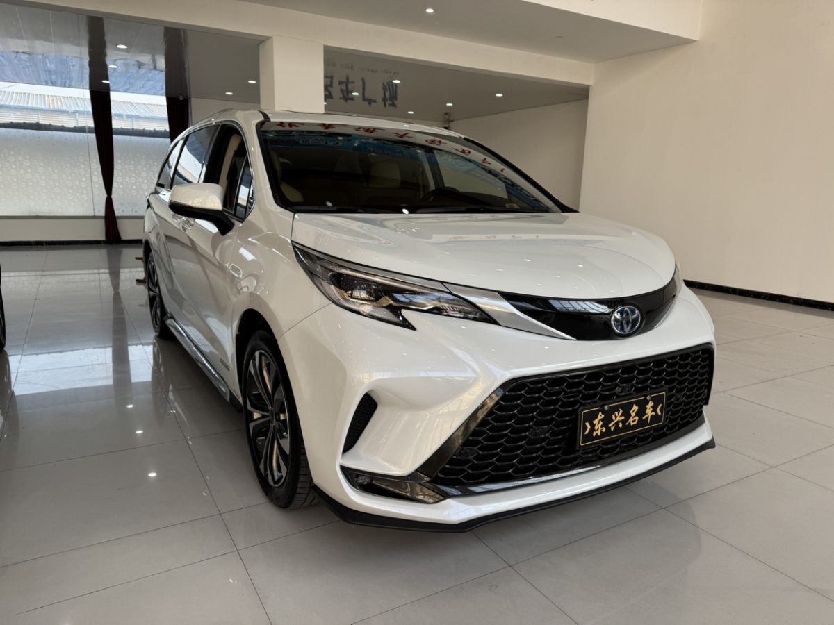 Toyota Granvia 2024 car image #4