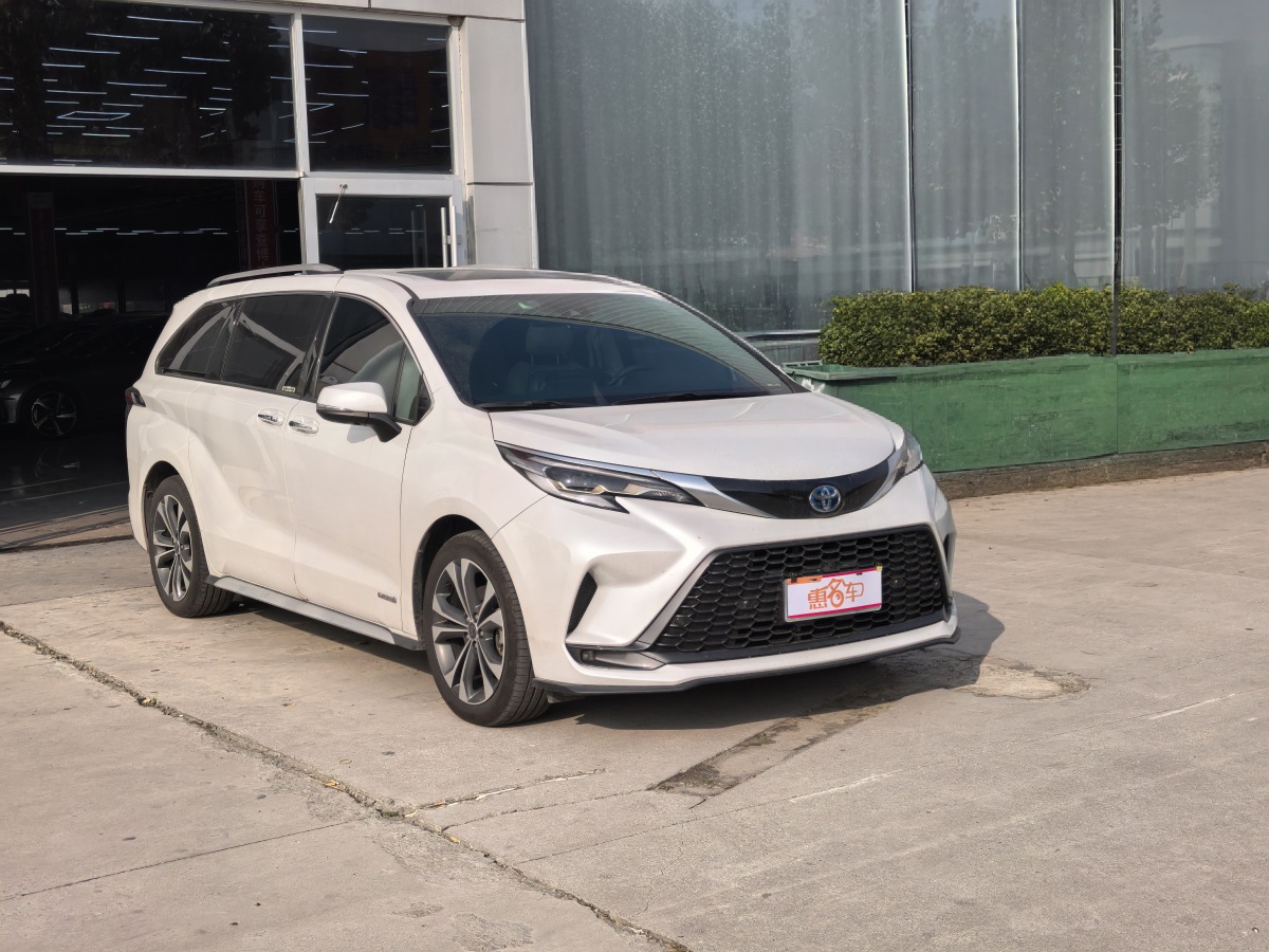 Toyota Granvia 2023 car image #4